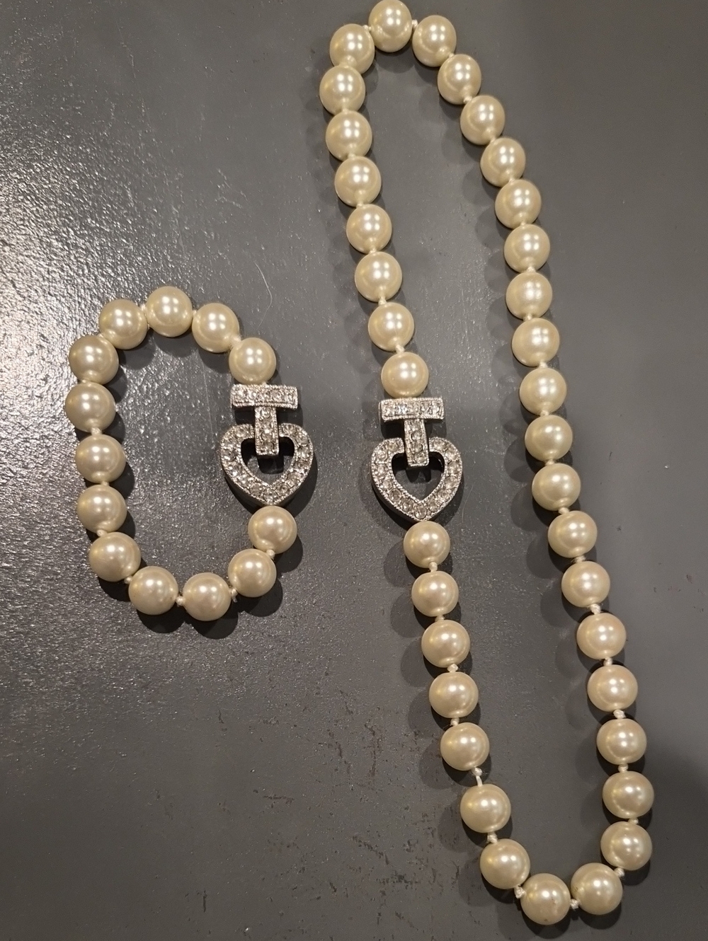 Source Unknown Cream Pearl Necklace and Bracelet Set with Pave Heart Clasps